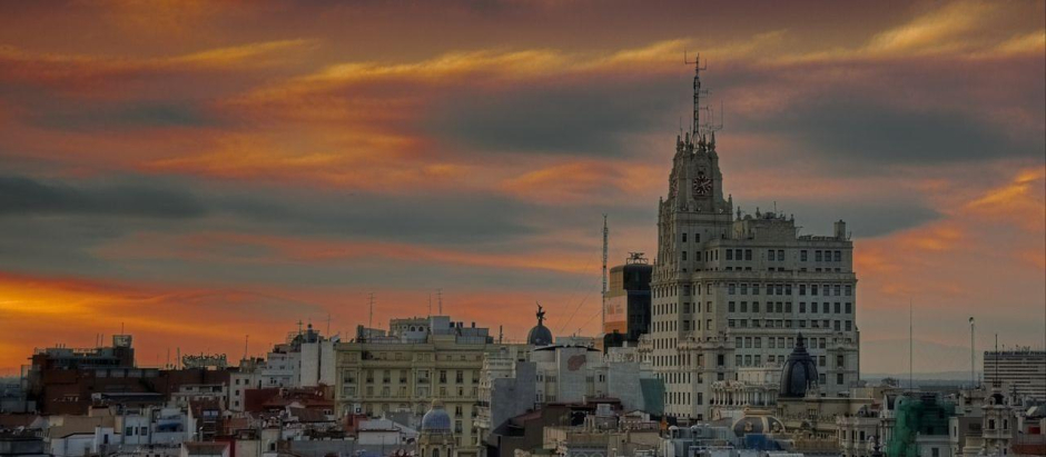 Visión del edificio de Telefónica en una vista urbana de Madrid