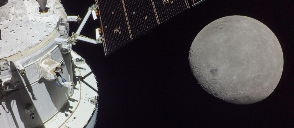 La cápsula Orion se aproxima a la Luna el pasado 21 de noviembre, durante el quinto día de la misión Artemis 1