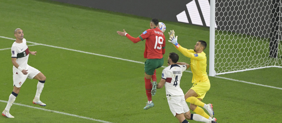 El salto de En-Nesyri con el que marcó el gol que dio el pase a Marruecos a las semifinales del Mundial
