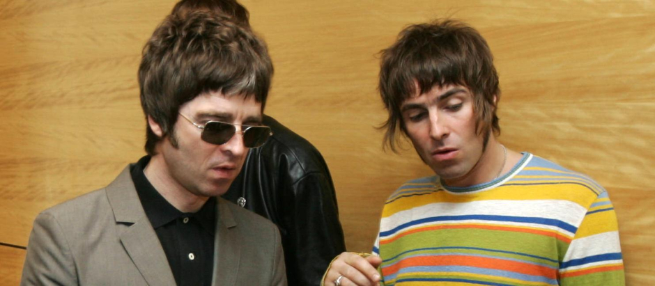 Noel Gallagher y Liam Gallagher, la rivalidad entre los dos hermanos que fundaron la banda Oasis es famosa