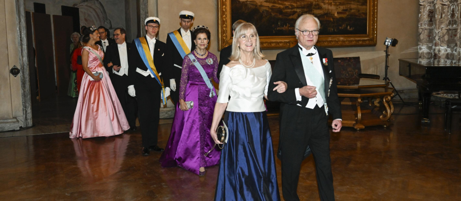 Professor Evi Heldin och kung Carl Gustaf  during the Nobel Prize Banquet at the Town Hall in Stockholm, Sweden Saturday 10 December 2022.