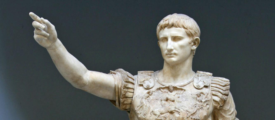 Estatua de César Augusto en el Museo Chiaramonti de la Ciudad del Vaticano