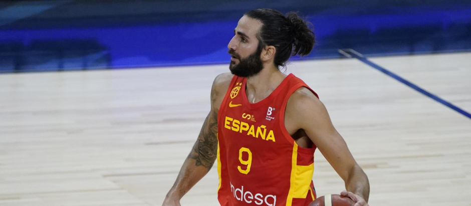 Spain's Ricky Rubio (9) plays against the United States during the second half of an exhibition basketball game in preparation for the Olympics, Sunday, July 18, 2021, in Las Vegas.  *** Local Caption *** .