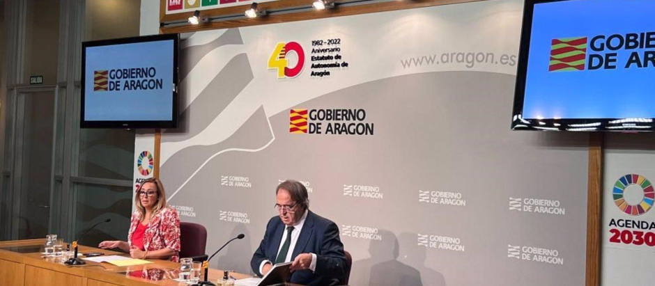 La consejera de Presidencia de Aragón, Mayte Pérez, y el consejero de Hacienda, Carlos Pérez Anadón, en la rueda de prensa posterior al Consejo de Gobierno.
POLITICA 
GOBIERNO DE ARAGÓN