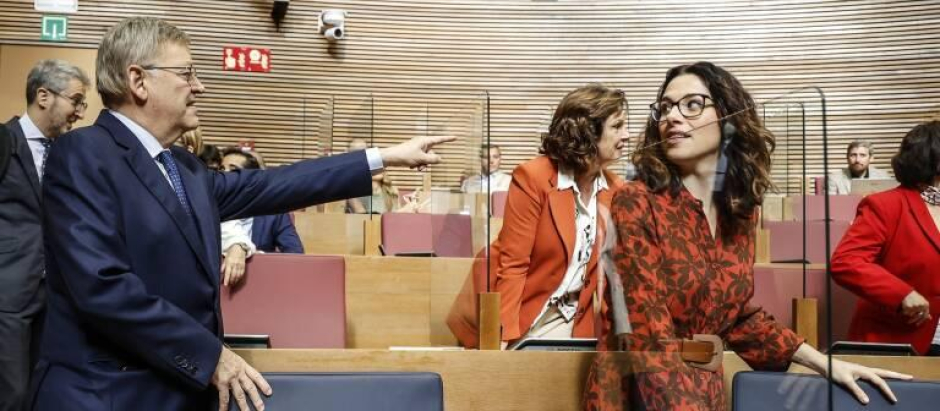 El presidente de la Comunidad Valenciana, Ximo Puig (PSOE), junto a la vicepresidenta, Aitana Mas (Compromís.