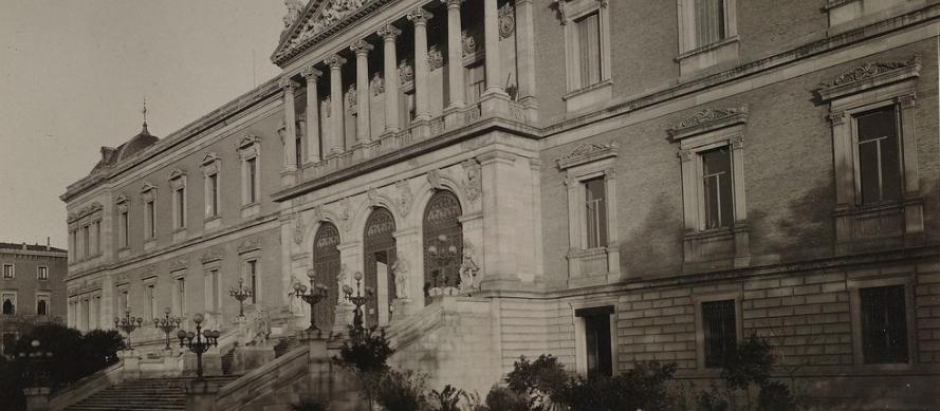 Fachada de la Biblioteca Nacional en 1930