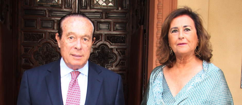 Curro Romero y Carmen Tello durante la boda de Arancha Muniain Rodríguez  y Francisco Serrano Domenech en Sevilla 15/09/2018