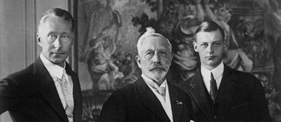 Guillermo II con su hijo Federico Guillermo y su nieto mayor en 1927