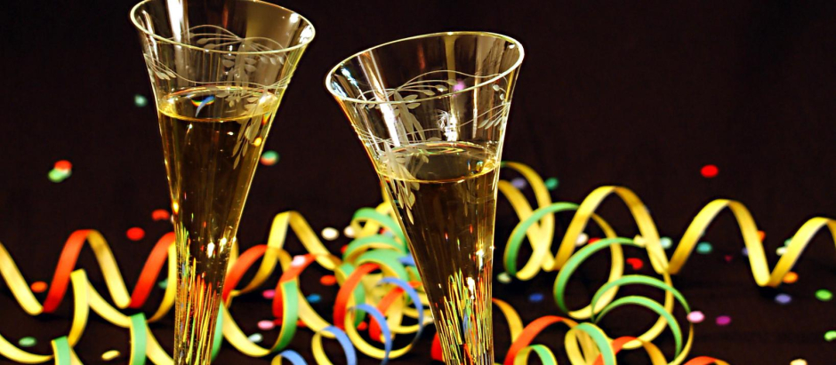 happy new year.glass,chalice,tumbler,drink,drinking,bibs,spare time,free time,leisure,leisure time,celebrate,reveling,revels,celebrates,mood,glasses,enjoy,party,celebration,pour in,cheers,decoration,carnival,company,concern,corporation,champagne,sparkling wine glass,silvester,funny,New Years eve,new year,mock,sociable,confetti,decorates,delighted,unambitious,enthusiastic,merry,radiant with joy,joyful,glad,carefree,happy,cheerfully,cheerful,gladder,glazier,flutes,poured,streamer,good humoured,clownish,helau,alaaf,partie,anstossen,gute laune,schunkeln,sektgl√§ser,narretei