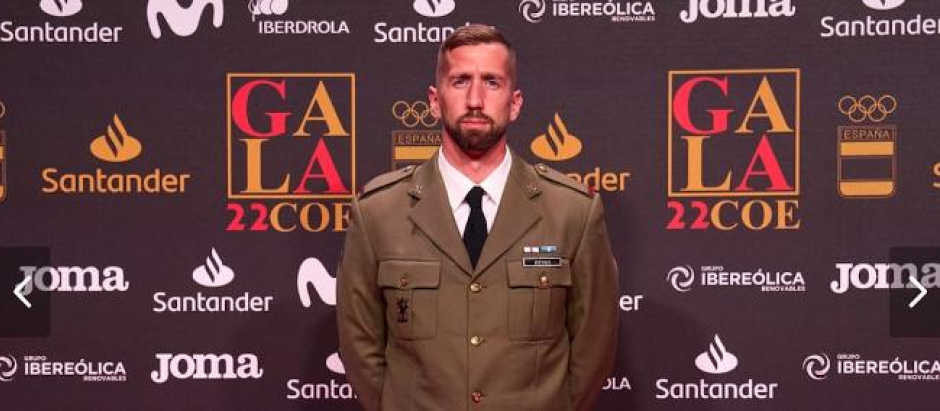 Carlos Arévalo acudió a la entrega de los premios del deporte con el uniforme militar