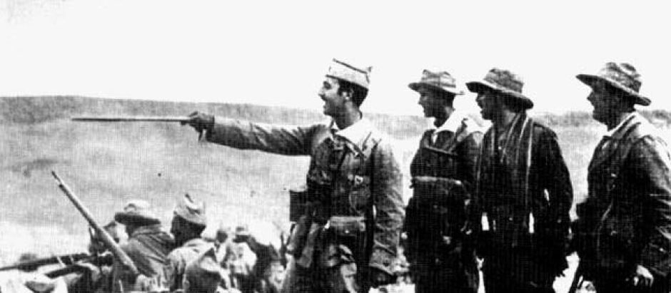 Francisco Franco dirige a sus tropas durante la Guerra del Rif