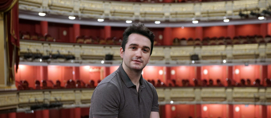 Xabier Anduaga en el palco del Teatro Real, donde interpreta 'La Sonámbula'