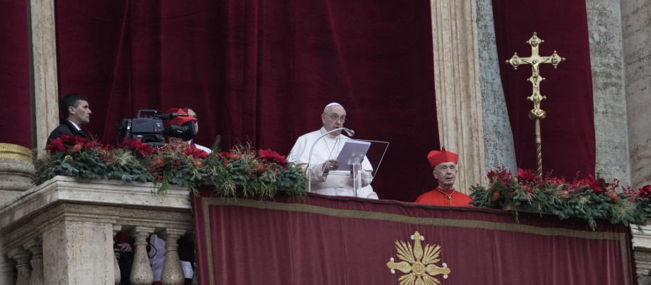 El Papa Francisco en el balcón de las bendiciones del Vaticano.