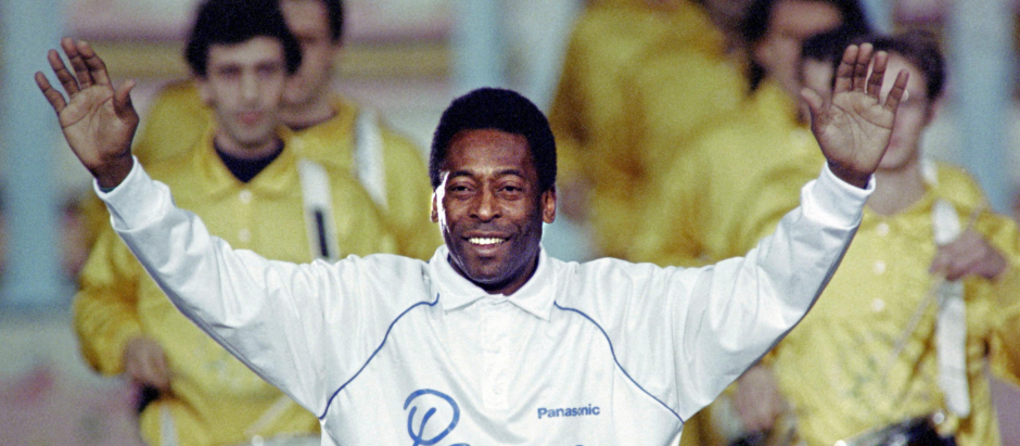 Pelé, en una imagen de 1990, es una de las grandes leyendas de la historia del fútbol