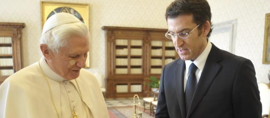 El Papa Benedicto XVI junto a Alberto Núñez Feijóo