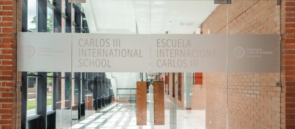 Entrada de la Escuela Internacional Carlos III, universidad madrileña con campus en Getafe