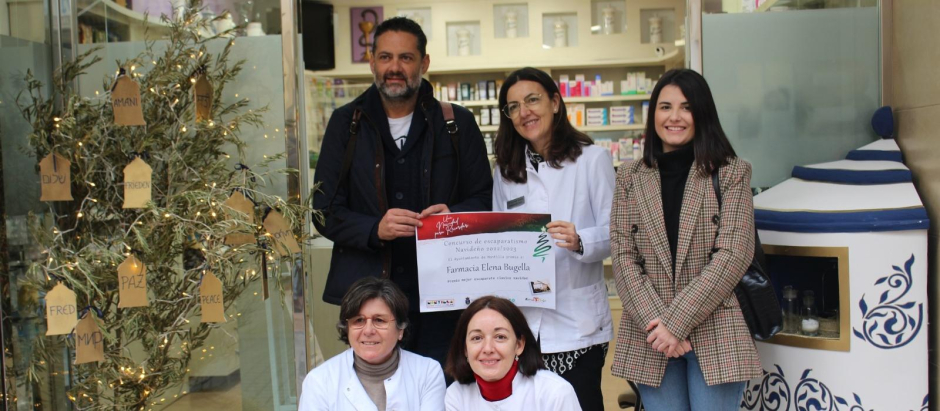 La farmacia Elena Bugella ganadora del concurso de escaparates navideños