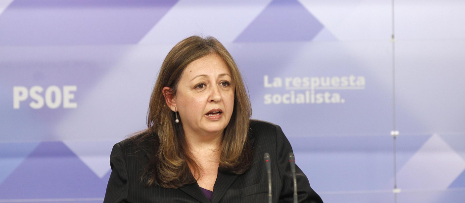 María del Mar Villafranca, en una rueda del prensa como secretaria de Educación y Cultura del PSOE en 2012