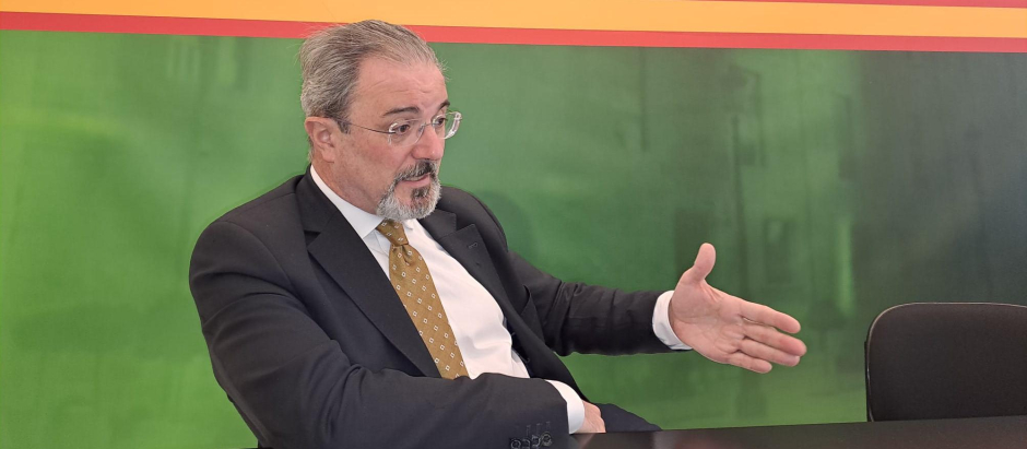 El candidato de Vox a la presidencia de la Generalitat, Carlos Flores Juberías, en un momento de la entrevista con El Debate.