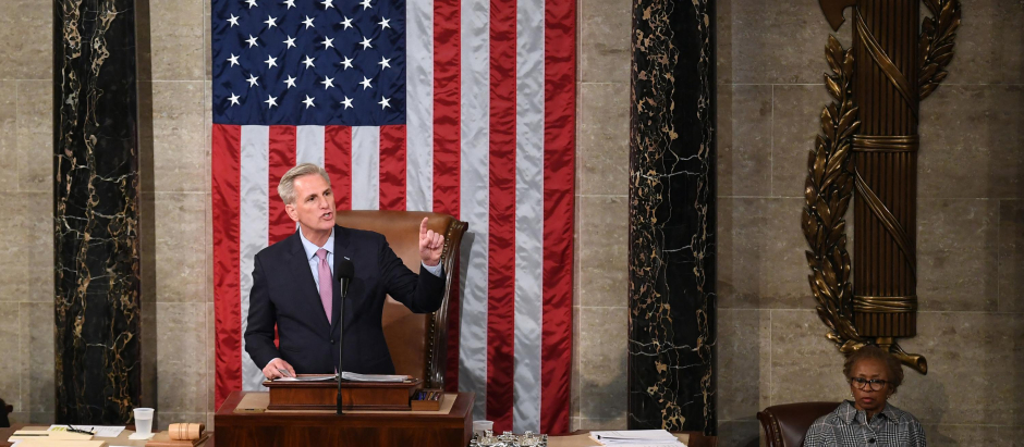 Newly elected Speaker of the US House of Representatives Kevin McCarthy delivers a speech after he was elected on the 15th ballot at the US Capitol in Washington, DC, on January 7, 2023. - Kevin McCarthy's election to his dream job of speaker of the US House of Representatives was secured through a mix of bombproof ambition, a talent for cutting deals and a proven track record of getting Republicans what they need.
He only won election as speaker after they forced him to endure 15 rounds of voting -- a torrid spectacle unseen in the US Capitol since 1859. (Photo by OLIVIER DOULIERY / AFP)