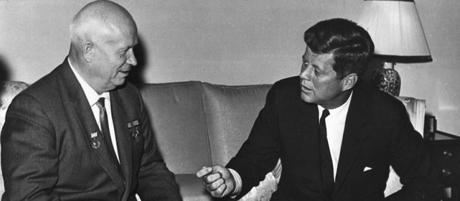 John Kennedy y Nikita Khrushchev