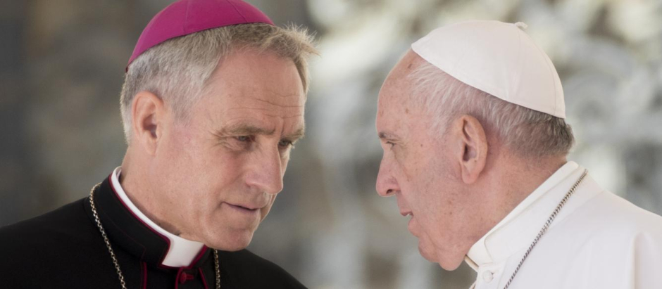 El Papa Francisco habría pedido discreción al secretario de Benedicto XVI, Georg Gänswein