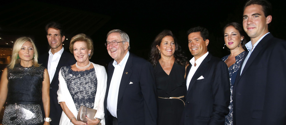 King Constantin and Queen Ana Maria of Greece, Prince Pavlos of Greece and marie Chantal Miller, Princess Alexia of Greece and Carlos Morales with Princes Phillippe during a dinner to celebrate the 50th wedding anniversary of the Kings Constantino and Ana Maria of Greece at the Acropolis Museum in Athens.
Atenas, Grecia
Wednesday 17 September 2014
Non Exclusive
