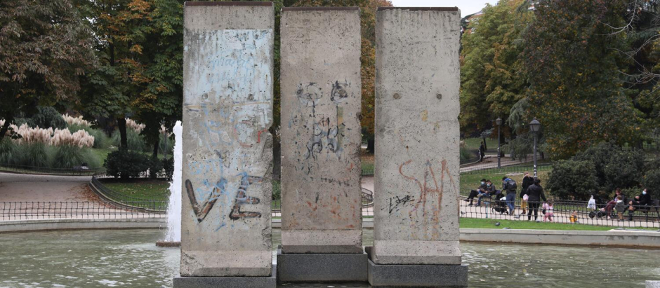 Fuente principal del Parque de Berlín en la que se conservan tres fragmentos del muro de Berlín como recuerdo de su derribo