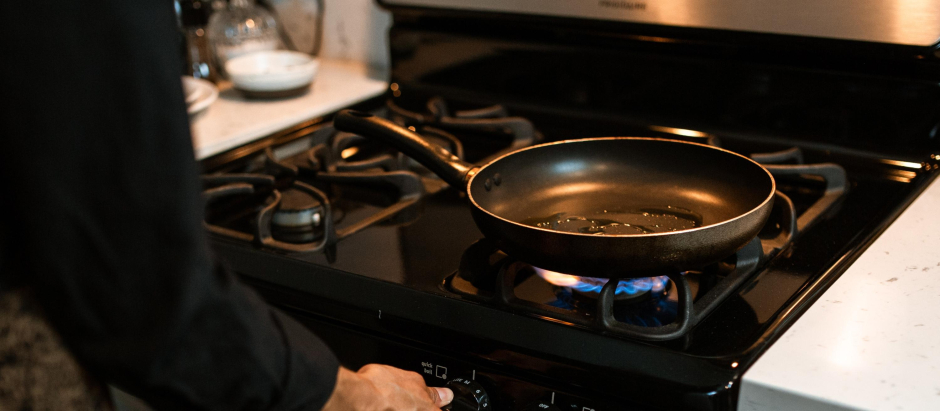 Las cocinas de gas pueden emitir más benceno cancerígeno que el