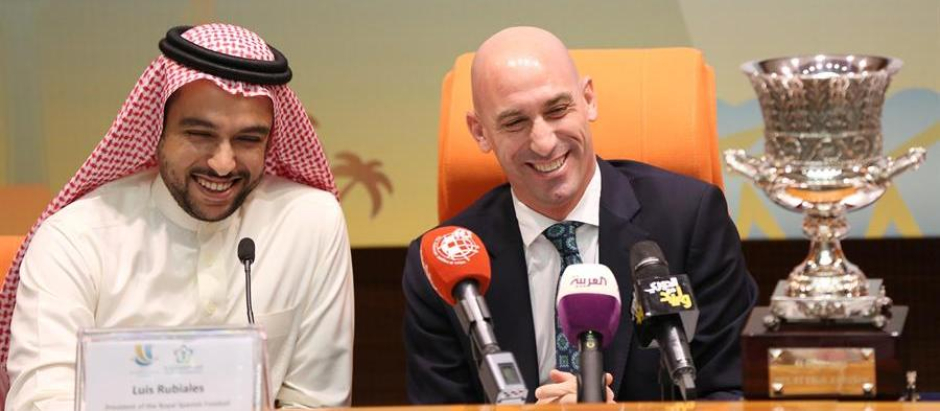 Luis Rubiales, con el presidente de la Autoridad Saudí de Deportes, Abdulaziz bin Turki al Faisal al Saud, en 2019