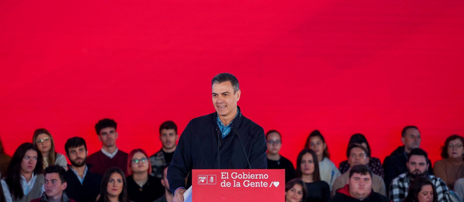 El secretario general del PSOE y presidente del Gobierno, Pedro Sánchez, durante el mitin en Sevilla