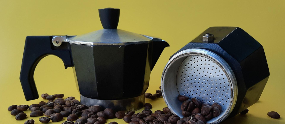 El polémico truco de TikTok para conseguir un café espumoso con sabor a  chocolate en la cafetera italiana