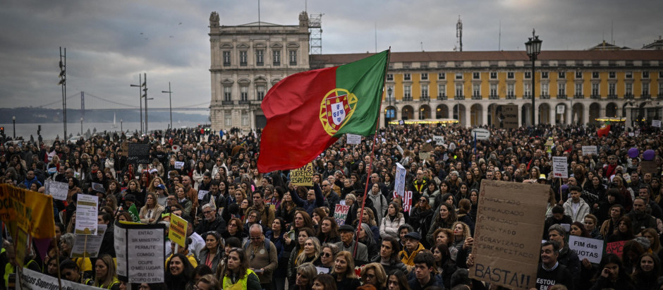 Miles de profesores se manifiestan el pasado sábado en Lisboa para reclamar mejoras laborales