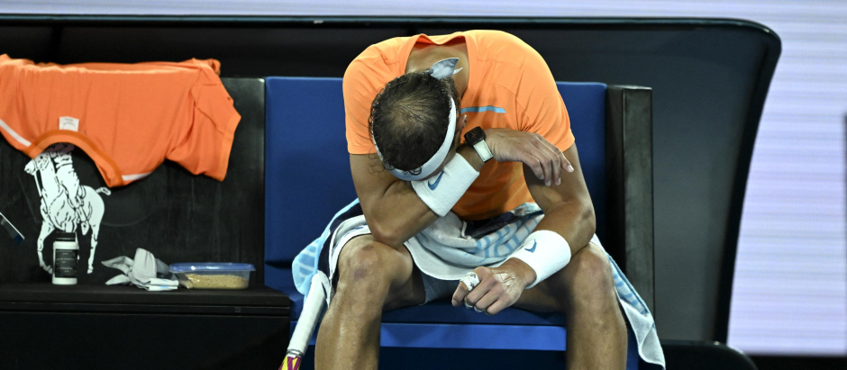 Rafa Nadal ha caído en segunda ronda del Open de Australia tras sufrir graves molestias en su cadera