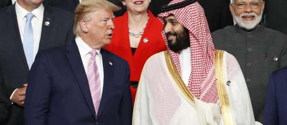 El entonces presidente de EE.UU., Donald Trump junto con el príncipe heredero de Arabia Saudita, Mohammed bin Salman en la Cumbre del G20 en Japón