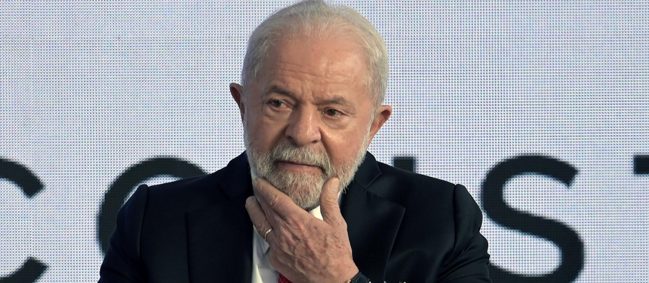 The president of Brazil, Luiz Inacio Lula da Silva, gestures during an event where he signed a bill recognising community health agents and agents fighting endemic diseases as health professionals, with regulated professions, at the Palacio do Planalto, in Brasilia, on January 20, 2023. (Photo by DOUGLAS MAGNO / AFP)