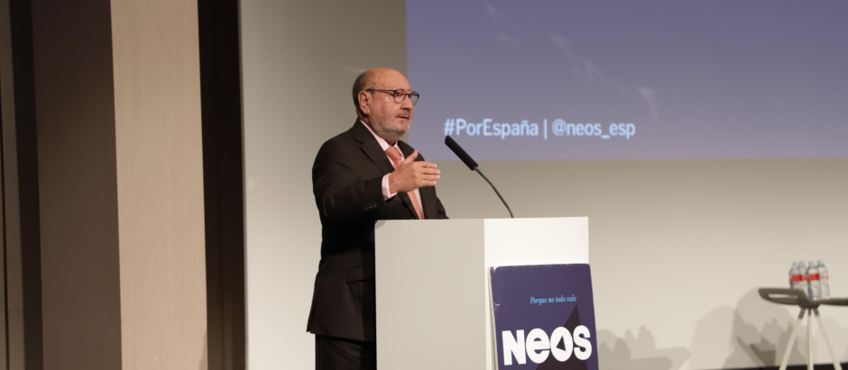 Mariano Gomá, presidente de Foro España Cívica, interviene en el acto de NEOS