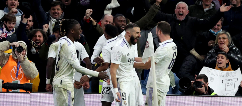 Los jugadores del Real Madrid celebran el segundo gol