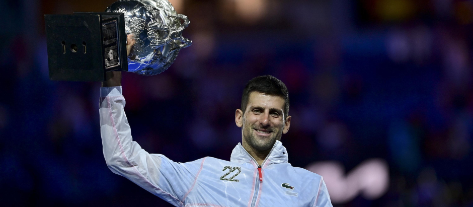 El serbio volvió a ganar el Open de Australia y empata con Rafa Nadal con 22 Grand Slam