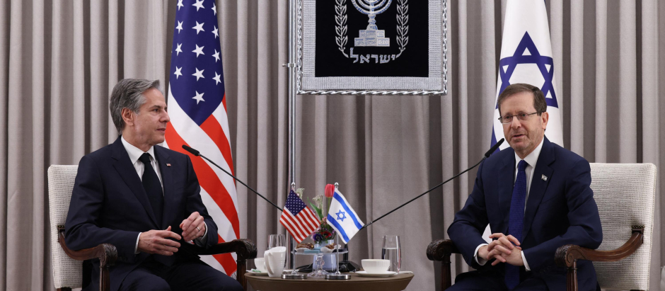 US Secretary of State Antony Blinken (L) meets with Israeli President Isaac Herzog on January 30, 2023 in Jerusalem. (Photo by RONALDO SCHEMIDT / POOL / AFP)