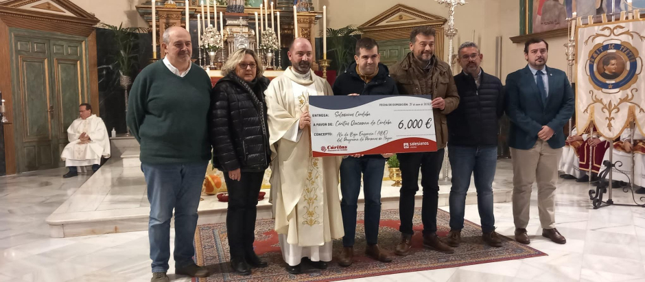 Entrega del donativo de la Familia Salesiana a Cáritas Diocesana