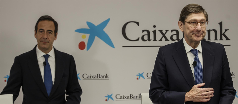 El consejero delegado de CaixaBank, Gonzalo Gortázar (i) y el presidente de la entidad, José Ignacio Goirigolzarri (d)