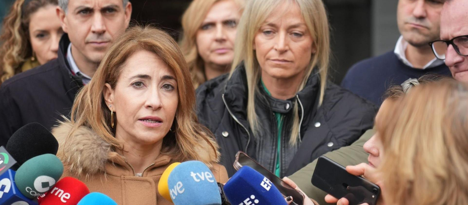 La ministra de Transportes, Raquel Sánchez, atiende a los medios en Cantabria