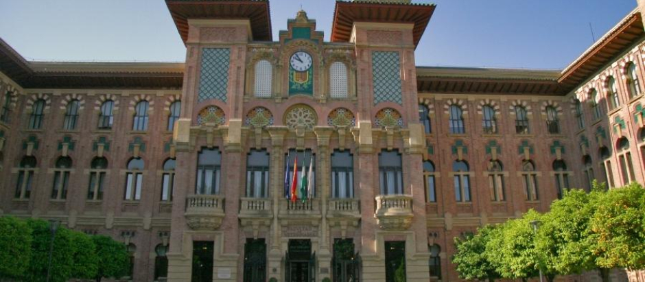 Fachada del edificio del Rectorado de la Universidad de Córdoba.