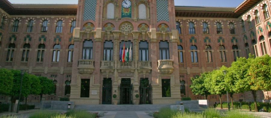 Fachada del edificio del Rectorado de la Universidad de Córdoba.
