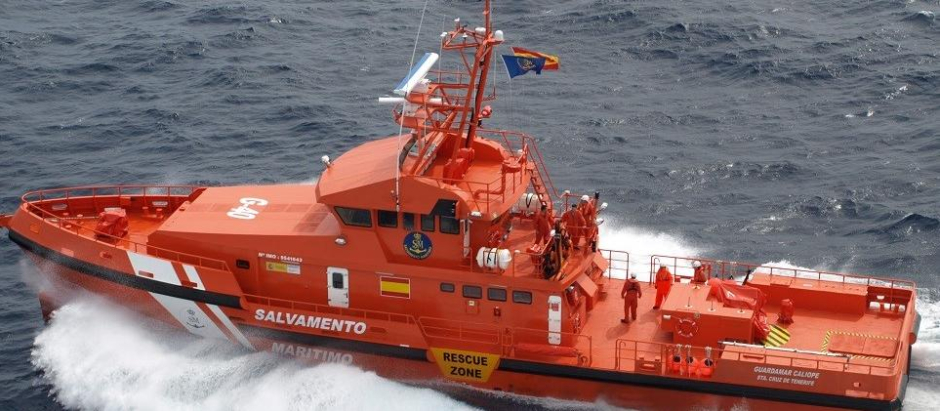 163 inmigrantes que viajaban en 3 pateras han sido rescatados este domingo en aguas próximas a Canarias