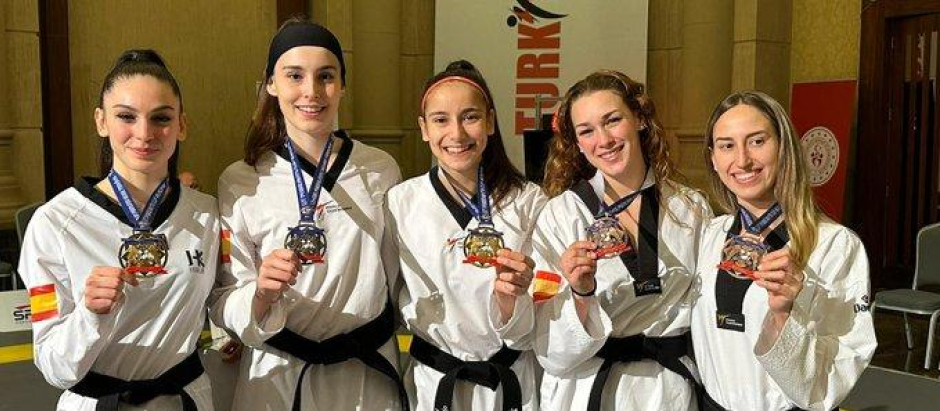 Algunas deportistas españolas que han participado en Turquía en una competición de taekwondo