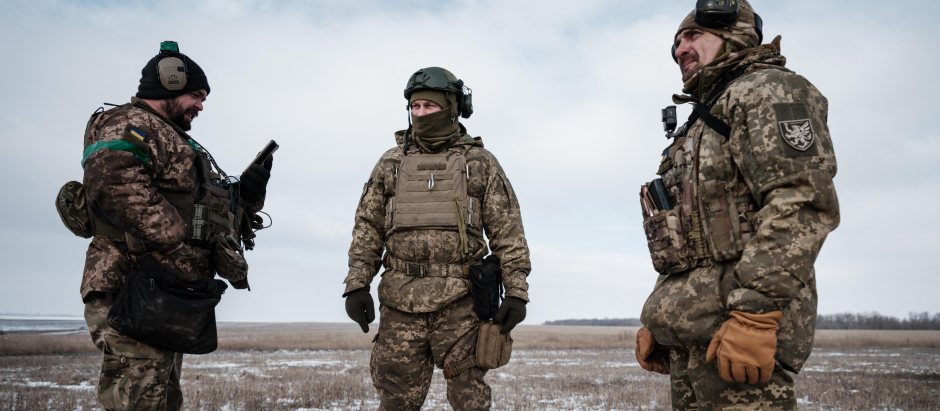 Soldados ucranianos en el frente de Bakhmut