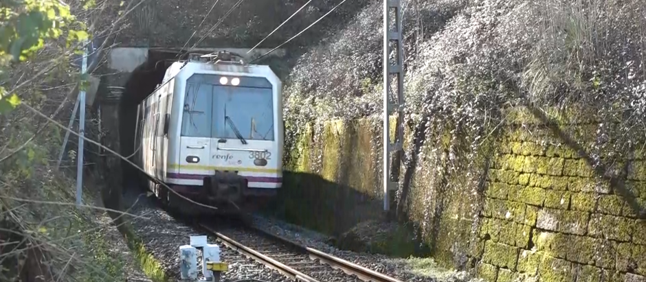 Así son los túneles de Cantabria por donde no caben los nuevos trenes de Renfe
