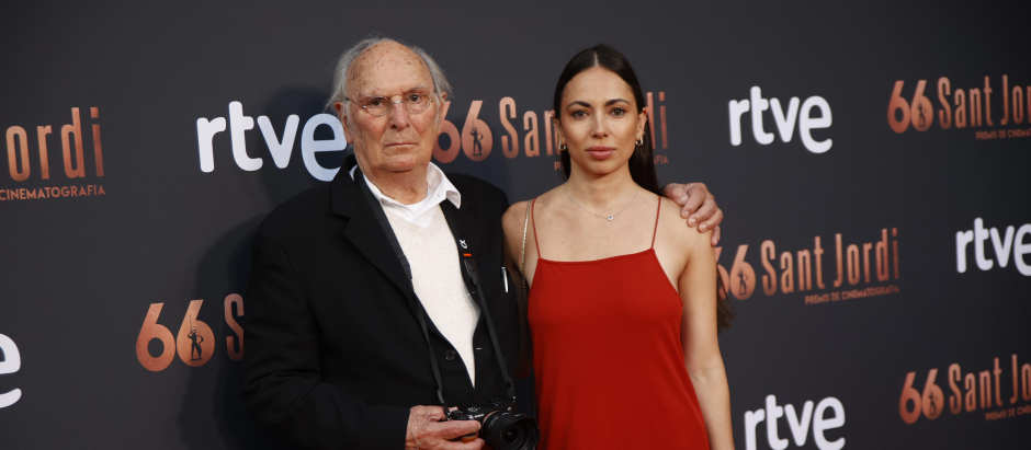 Director Carlos Saura and and actress Ana Saura Ramon at the photocall of the 66th edition of the Sant Jordi awards in Barcelona on Tuesday, April 26, 2022.